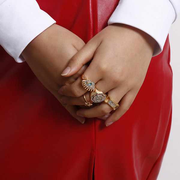 Κομψό γυναικείο σετ τεσσάρων δαχτυλιδιών με διακοσμητικές πέτρες