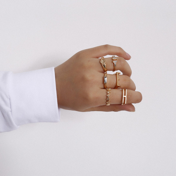 Σύγχρονη γυναικεία σειρά από έξι δαχτυλίδια με διακοσμητικές πέτρες