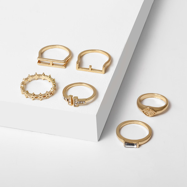 Σύγχρονη γυναικεία σειρά από έξι δαχτυλίδια με διακοσμητικές πέτρες