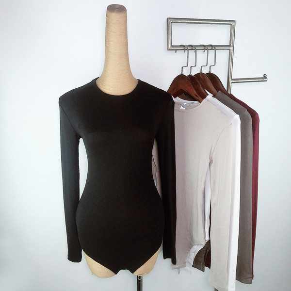 Γυναικείο  κορμάκι κλασικο μοντέλο με μακριά μανίκια