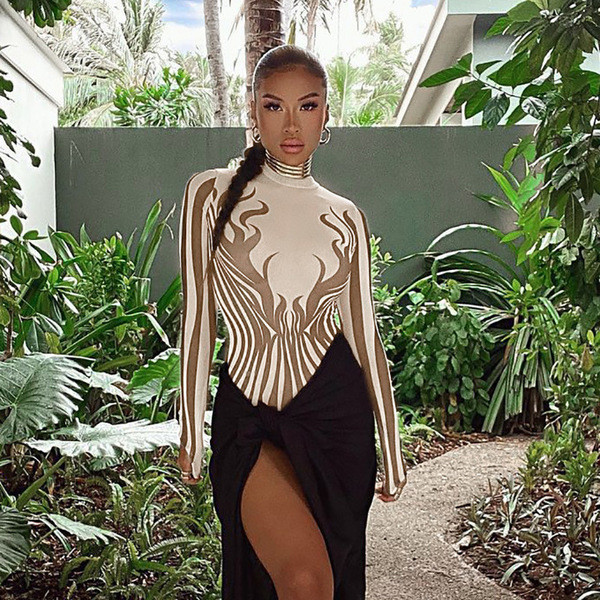 Stílusos női test polo gallérral és hosszú ujjakkal