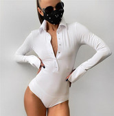 Sügava spitsikaelusega naiste kehasärk