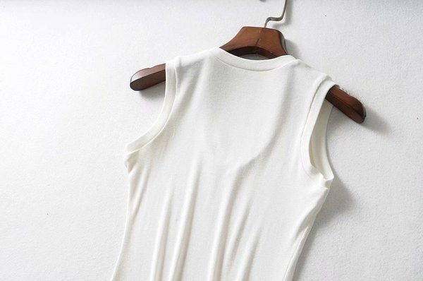 Naiste kehapuhas V-kaelusega mudel