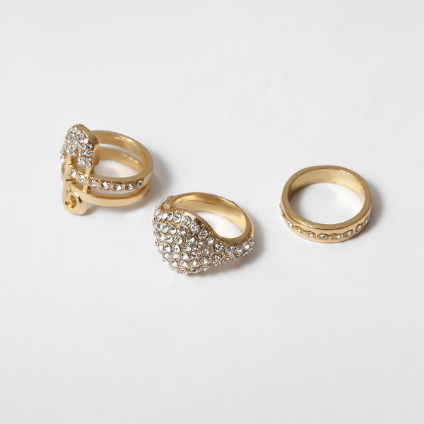 Κομψό γυναικείο σετ τριών δαχτυλιδιών με διακοσμητικές πέρλες