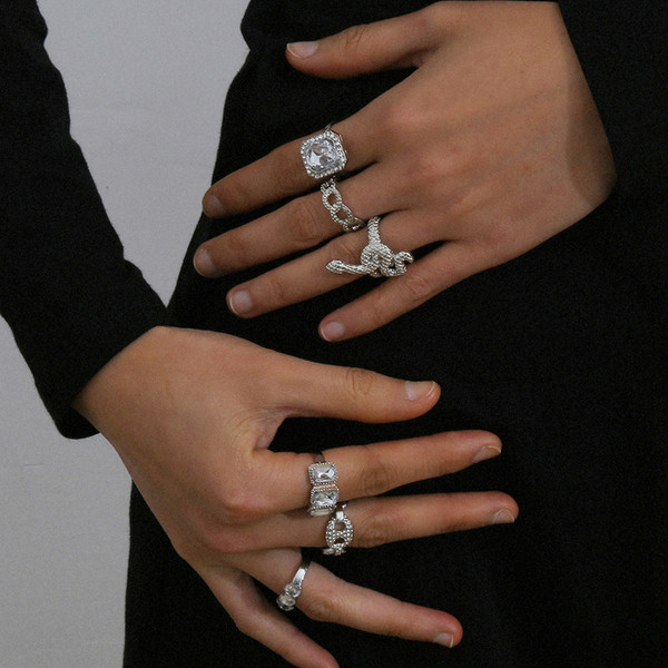 Hat női gyűrűből álló korszerű készlet díszkövekkel