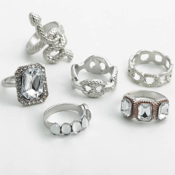 Hat női gyűrűből álló korszerű készlet díszkövekkel