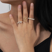 Κομψό γυναικείο σετ τριών δαχτυλιδιών με διακοσμητικές πέτρες