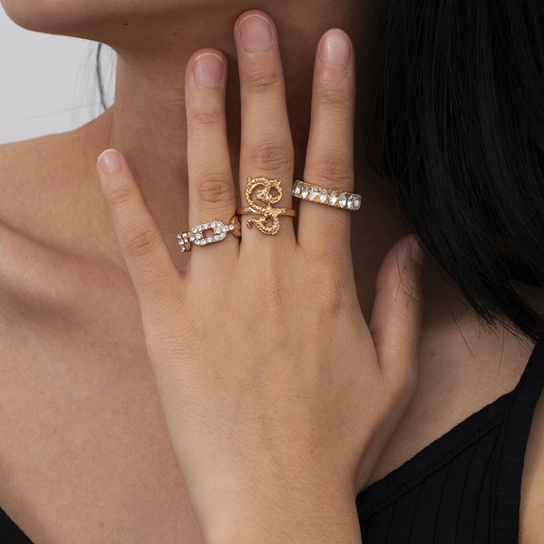 Κομψό γυναικείο σετ τριών δαχτυλιδιών με διακοσμητικές πέτρες