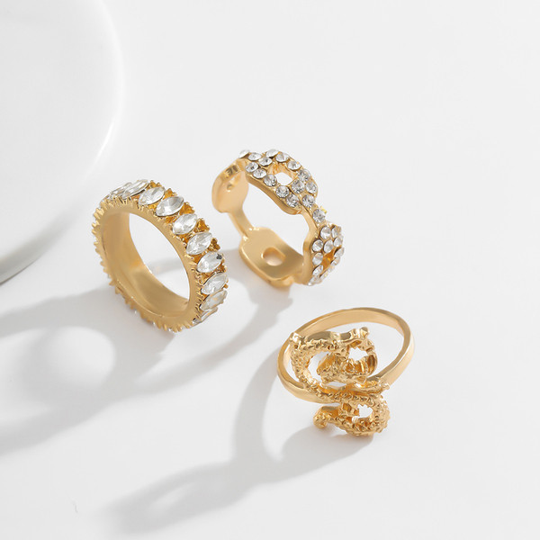 Κομψό γυναικείο σετ τριών δαχτυλιδιών με διακοσμητικές πέτρες