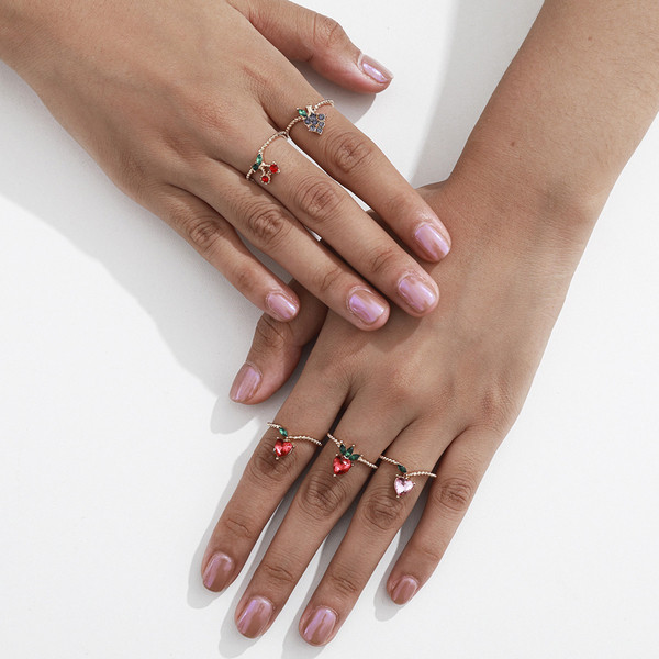 Μοντέρνο  γυναικείο σετ δαχτυλιδιών με διαφορετικά στοιχεία