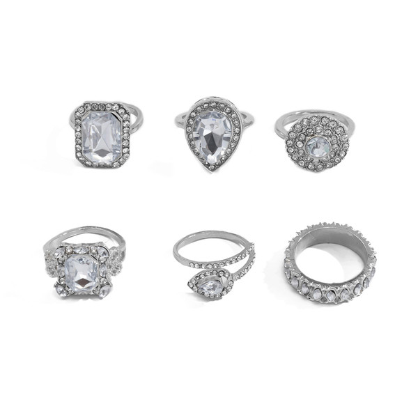 Stiilne naiste komplekt kuuest dekoratiivkividega sõrmusest