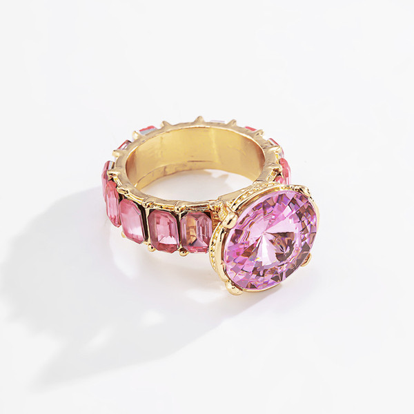 Κομψό γυναικείο δαχτυλίδι μοντέλο με διακοσμητική πέτρα