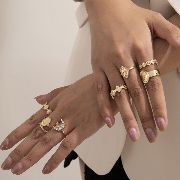 Γυναικείο σετ οκτώ δαχτυλιδιών με πέτρες
