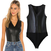 Γυναικείο έκο δερμάτινο  κορμάκι με ντεκολτέ 