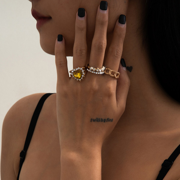 Γυναικείο  μοντέρνο σετ  από τέσσερα δαχτυλίδια με διακοσμητικές πέτρες