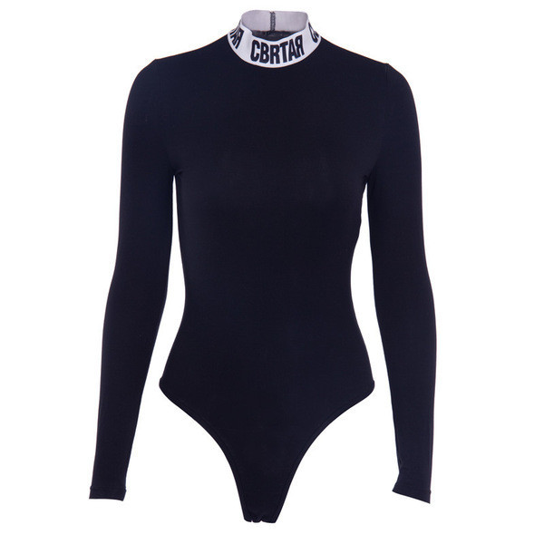 Igapäevane naiste keha kõrge kraega, millel on kiri