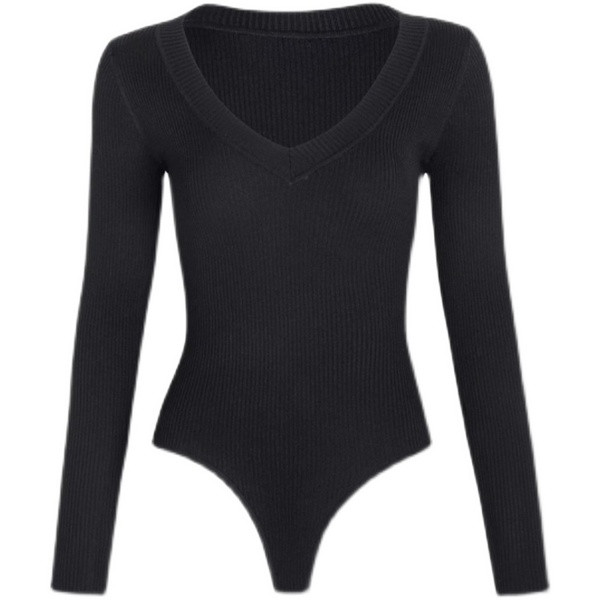 Kaasaegne naiste keha spitsikaelusega ja pikkade varrukatega