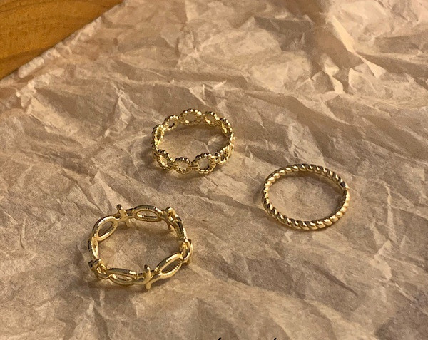 Naiste igapäevane kolmest sõrmust koosnev komplekt