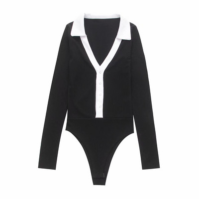 Moodne naiste keha spits dekoltee ja nööpidega