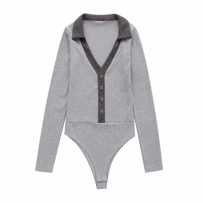 Moodne naiste keha spits dekoltee ja nööpidega