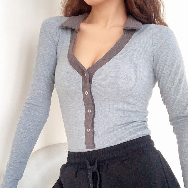 Moodne naiste keha spits dekoltee ja nööpidega