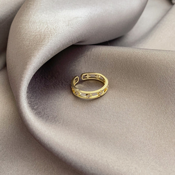 Καθημερινό γυναικείο δαχτυλίδι κλασικό  μοντέλο με διακοσμητικές  πέτρες