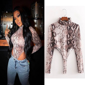 Moodne neljas värvitoonis kõrge kaelusega naiste body