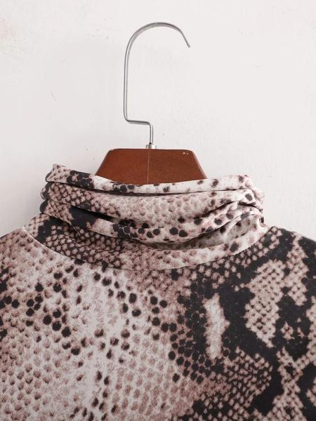 Moodne neljas värvitoonis kõrge kaelusega naiste body