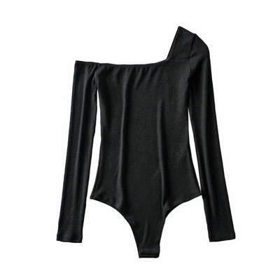 Μοντέρνο γυναικείο κορμάκι σε κλάσικό μοντέλο