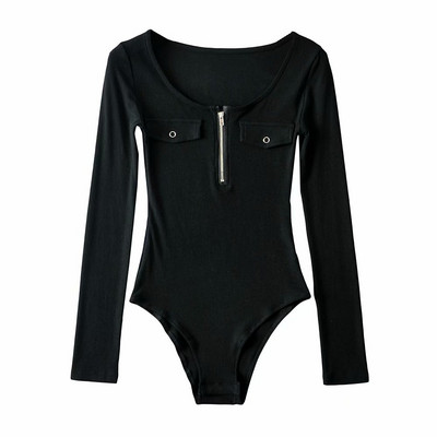 Igapäevane naiste keha lukuga ja ovaalse kaelusega