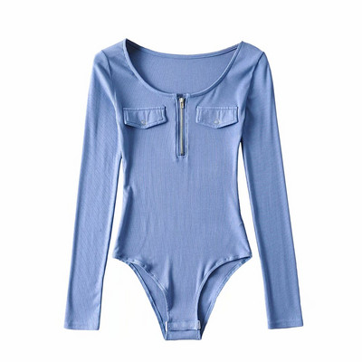 Igapäevane naiste keha lukuga ja ovaalse kaelusega