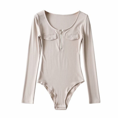 Igapäevane naiste keha lukuga ja ovaalse kaelusega