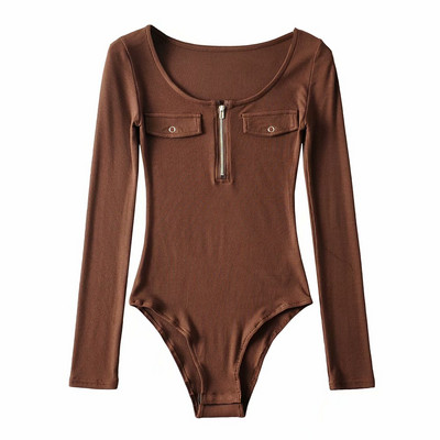 Igapäevane naiste keha lukuga ja ovaalse kaelusega