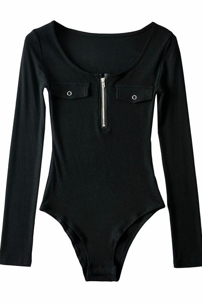 Igapäevane naiste keha lukuga ja ovaalse kaelusega