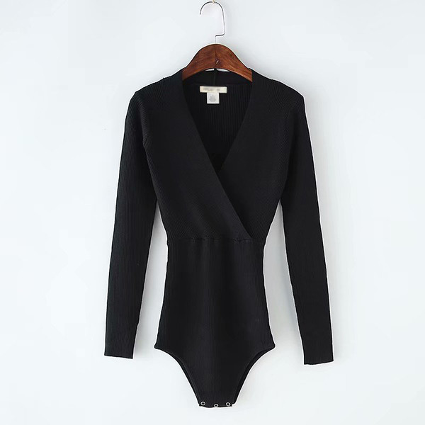 Uus spits-kaelusega naiste kehamudel