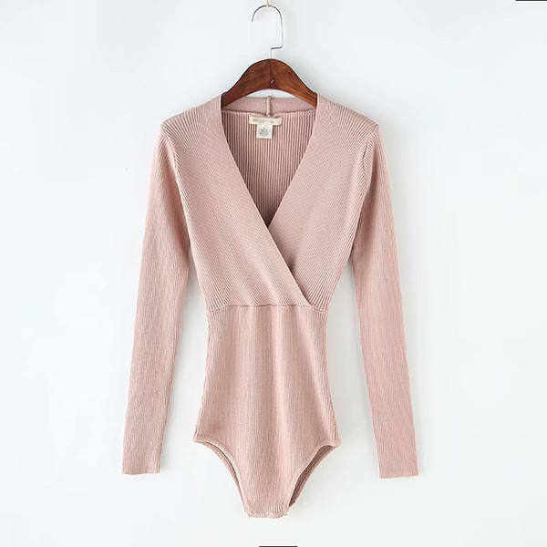 Uus spits-kaelusega naiste kehamudel