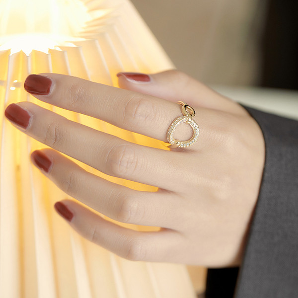 Női hétköznapi gyűrű kerek formában