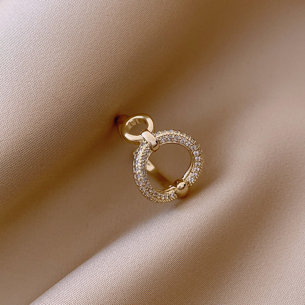 Női hétköznapi gyűrű kerek formában