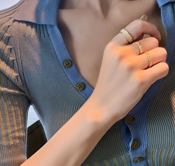 Kolmest naiste sõrmust koosnev igapäevane komplekt