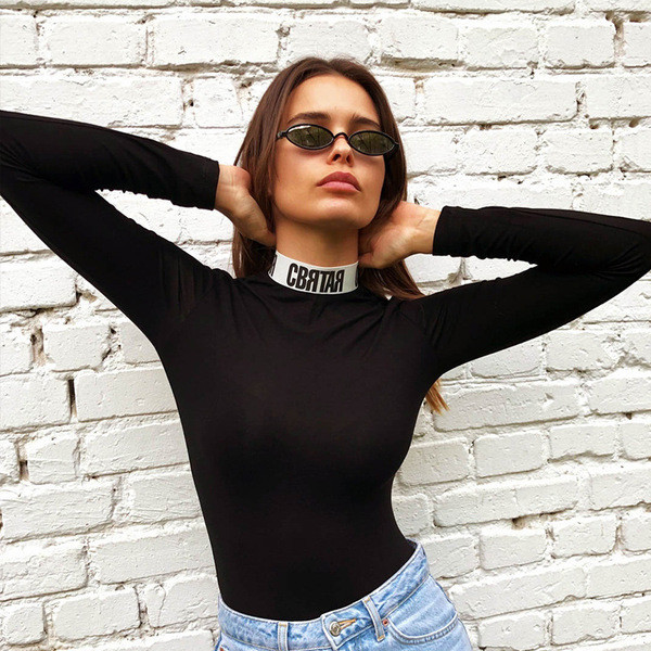 Uus kõrge kaelusega naiste kehamudel musta ja punase värviga