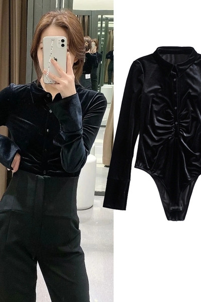 Νέο μοντέλο γυναικείου βελούδινο κορμάκι σε μαύρο χρώμα