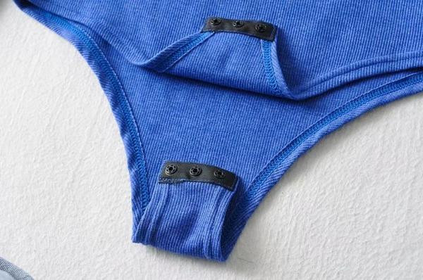 Νέο μοντέλο γυναικείο  κορμάκι με ψηλό γιακά και μακριά μανίκια σε δύο χρώματα