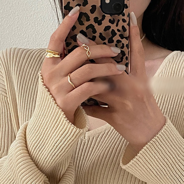 Jelenlegi három női gyűrűből álló szett sima modell