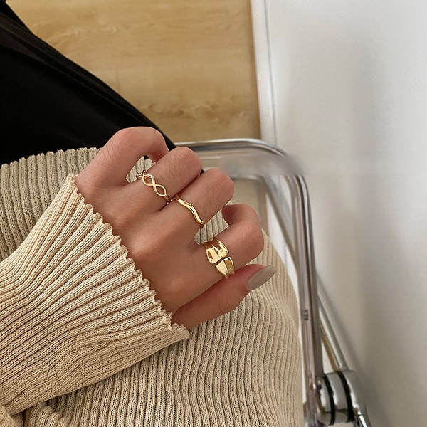 Jelenlegi három női gyűrűből álló szett sima modell