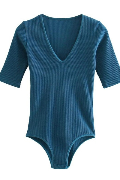 Női test spitz nyakkivágással és rövid ujjú kék színben