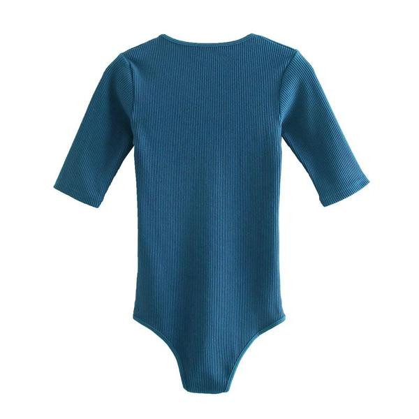 Női test spitz nyakkivágással és rövid ujjú kék színben