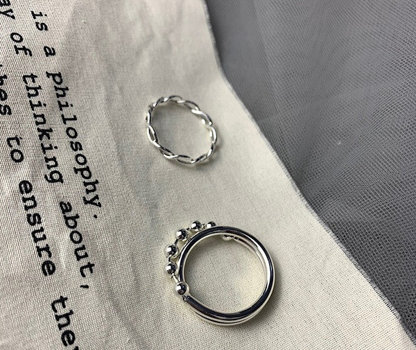 Καθημερινό σετ γυναικείο με δύο δαχτυλίδια - κλασικό μοντέλο