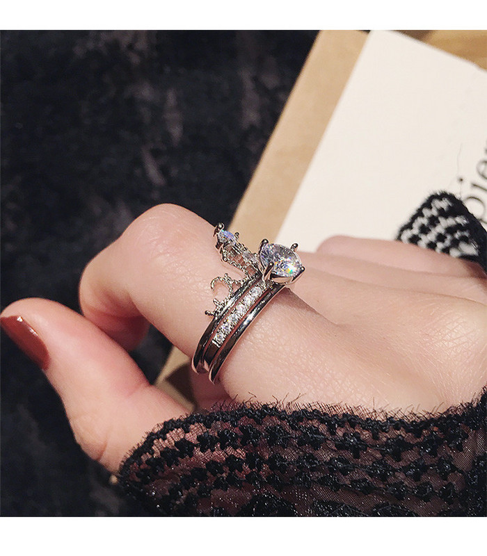 Stiilne naiste sõrmus dekoratiivkividega lai mudel