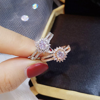 Елегантен дамски пръстен със звезда и декоративни камъни