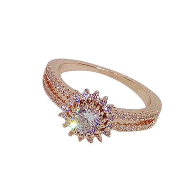 Κομψό γυναικείο δαχτυλίδι με αστέρι και διακοσμητικές πέτρες
